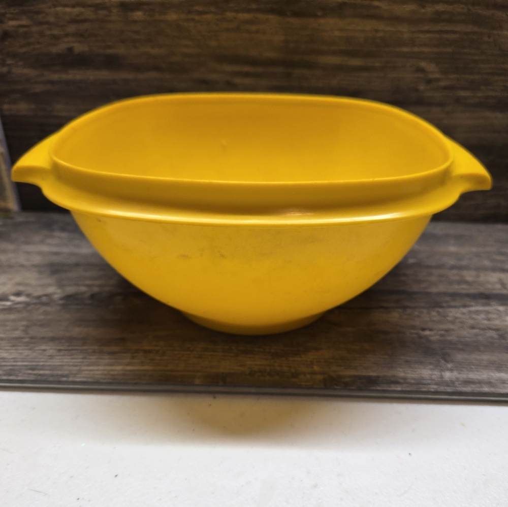 Vintage 8" Wide TUPPERWARE #836-15 Marigold Yellow BOWL No‎ Lid Salad Container